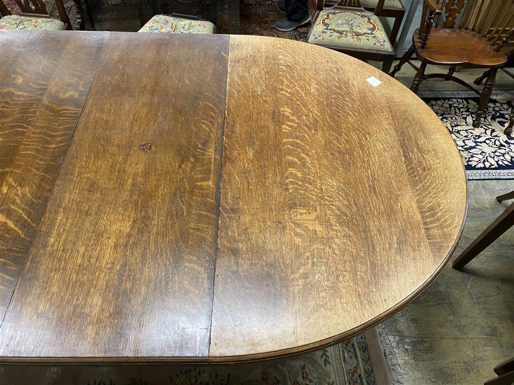 A late Victorian oak extending dining table with two leaves, 270cm extended, width 138cm, height 76cm